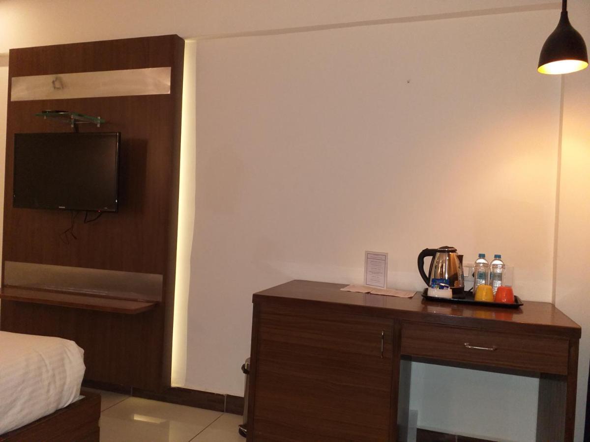 Klase Hotels Chennai Bagian luar foto